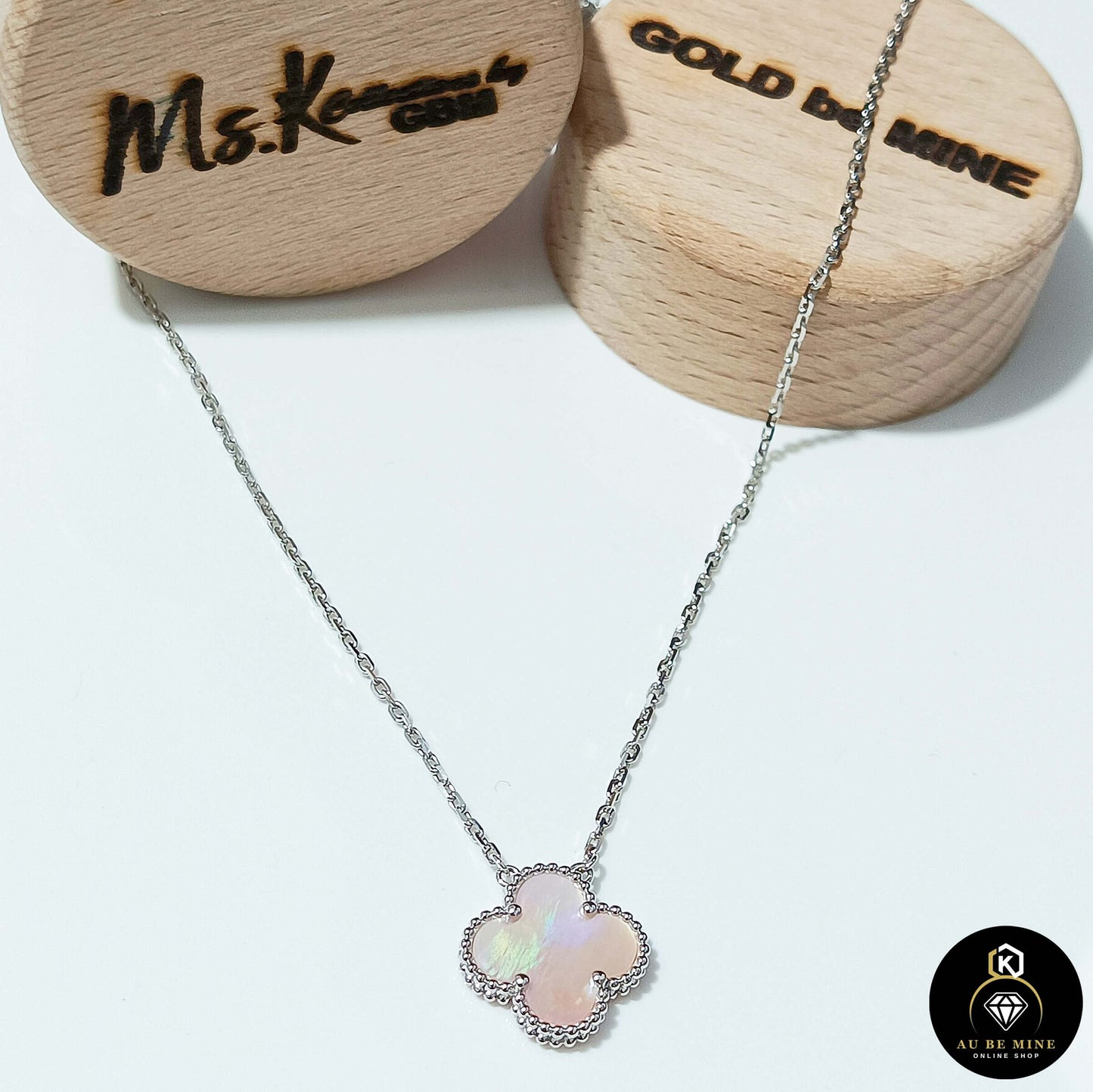 Cloverleaf Necklace (M Copy)