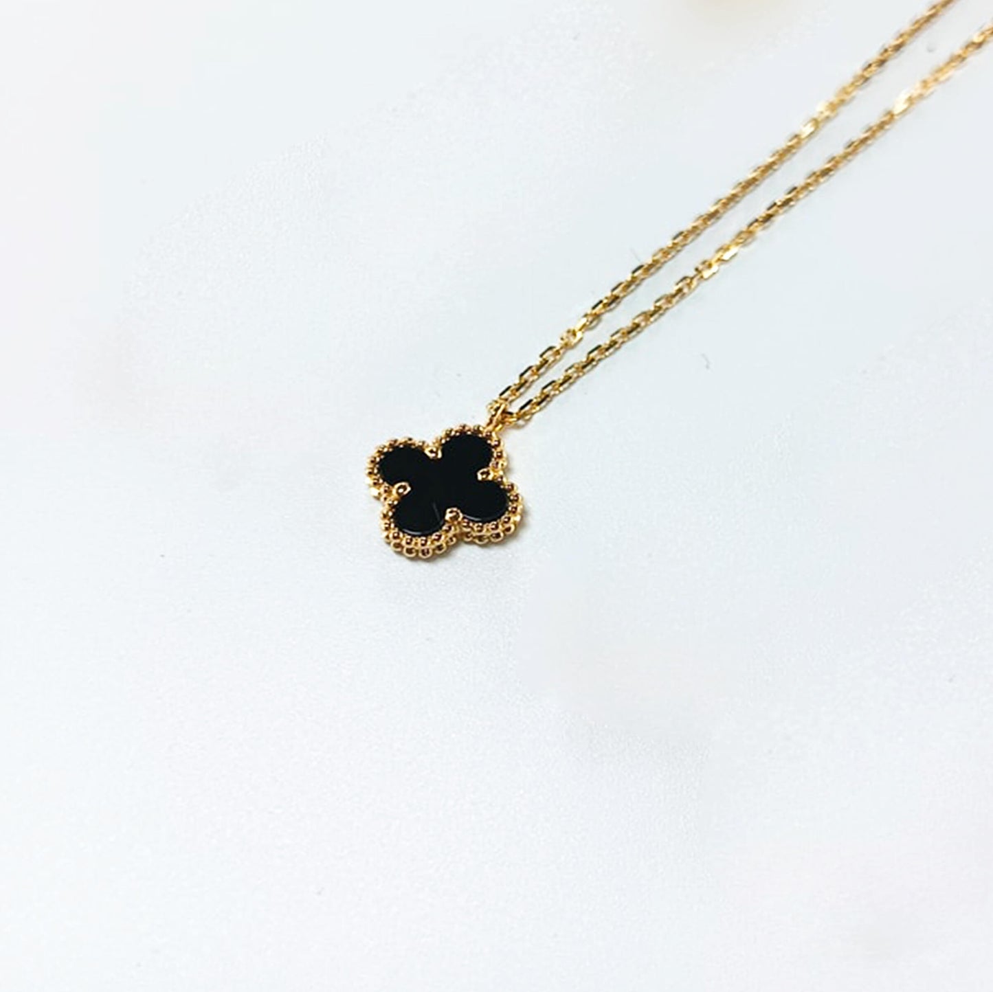 Cloverleaf Necklace (M Copy)