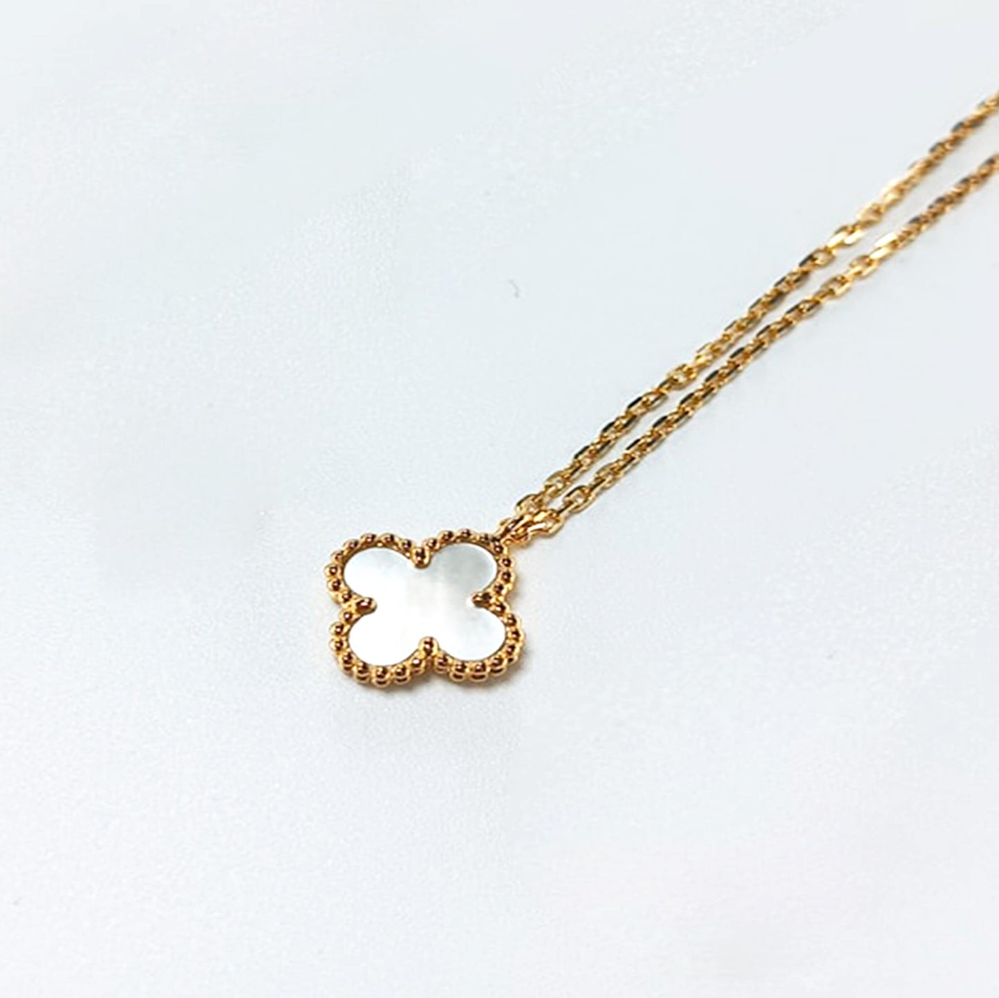 Cloverleaf Necklace (M Copy)