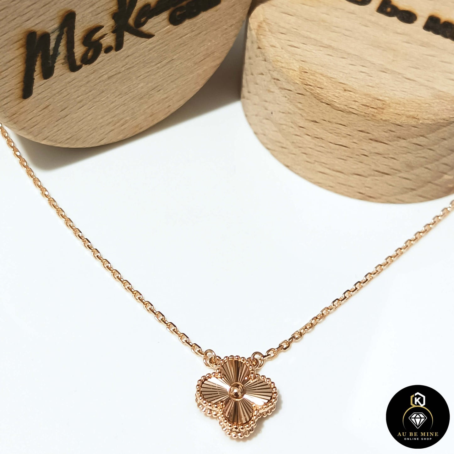 Cloverleaf Necklace (M Copy)