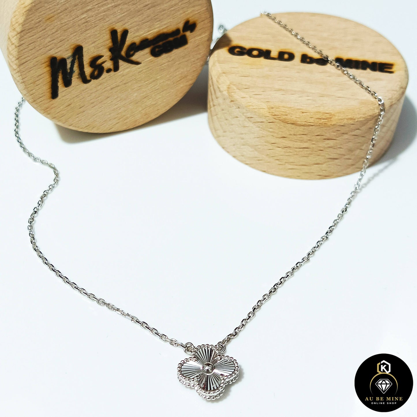 Cloverleaf Necklace (M Copy)